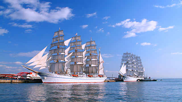 帆船「日本丸」と「海王丸」