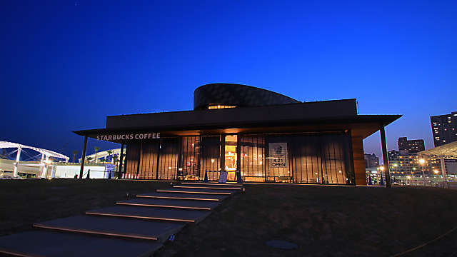 スターバックス コーヒー 神戸メリケンパーク店の夜景