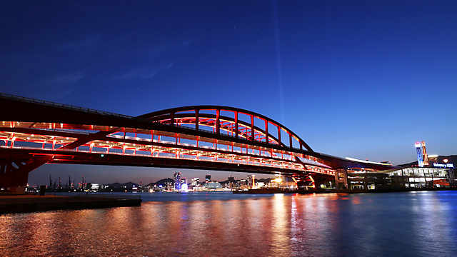 神戸大橋のライトアップ夜景