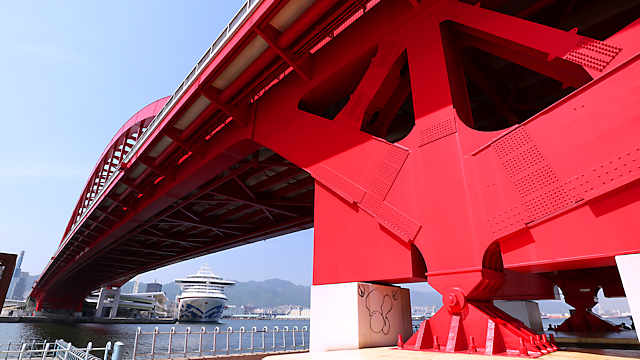神戸大橋と豪華客船ダイヤモンドプリンセス（DIAMOND PRINCESS）