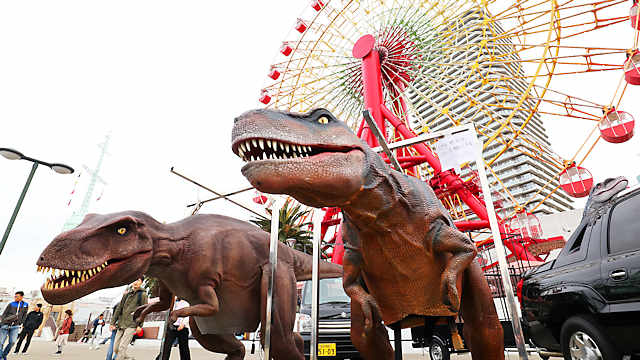 神戸ハーバーランド高浜岸壁「 恐竜と観覧車 」