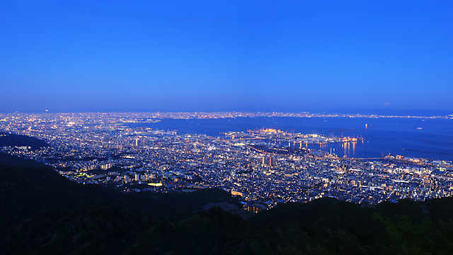 摩耶山掬星台の展望台から見る「神戸1000万ドルの夜景」