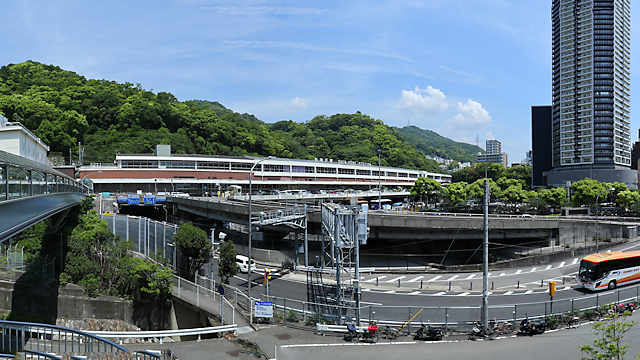 新幹線新神戸駅と新神戸トンネルの入り口