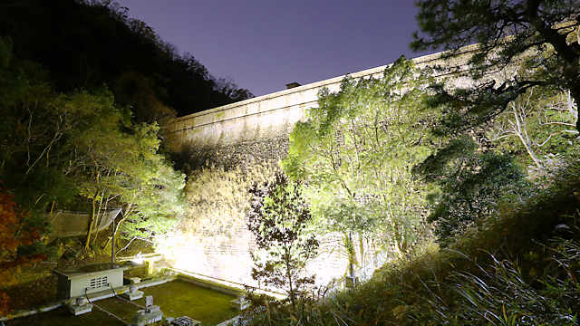 布引ダム（布引五本松堰堤）のライトアップ夜景