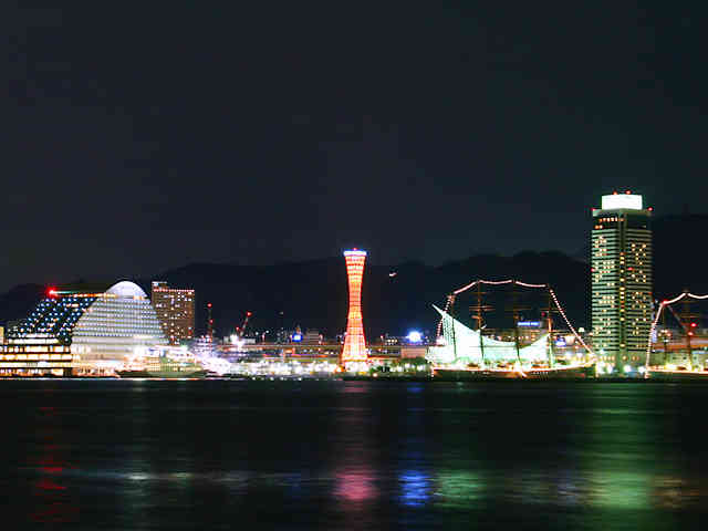 神戸ポートタワーの夜景（神戸ポートアイランド北公園）