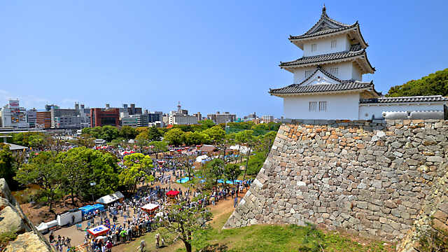 明石城の巽櫓と「あかし伝統夢まつり」