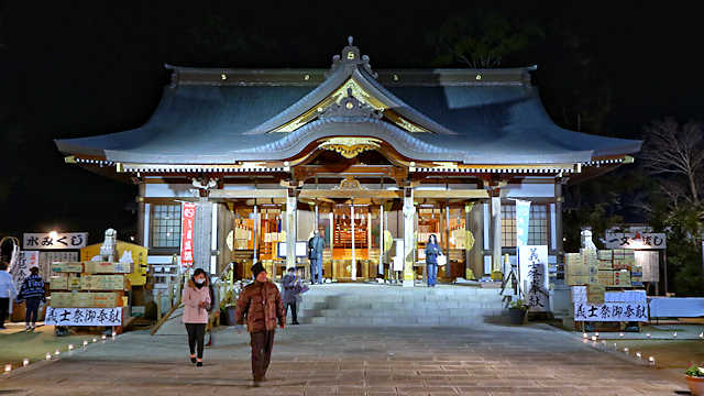 大石神社「社殿のライトアップ」