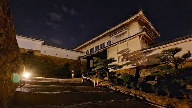 姫路城 菱の門のライトアップ