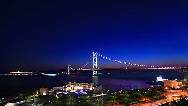 明石海峡大橋のライトアップ夜景