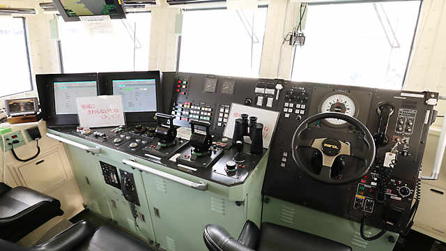 巡視艇「ふどう」の操舵室