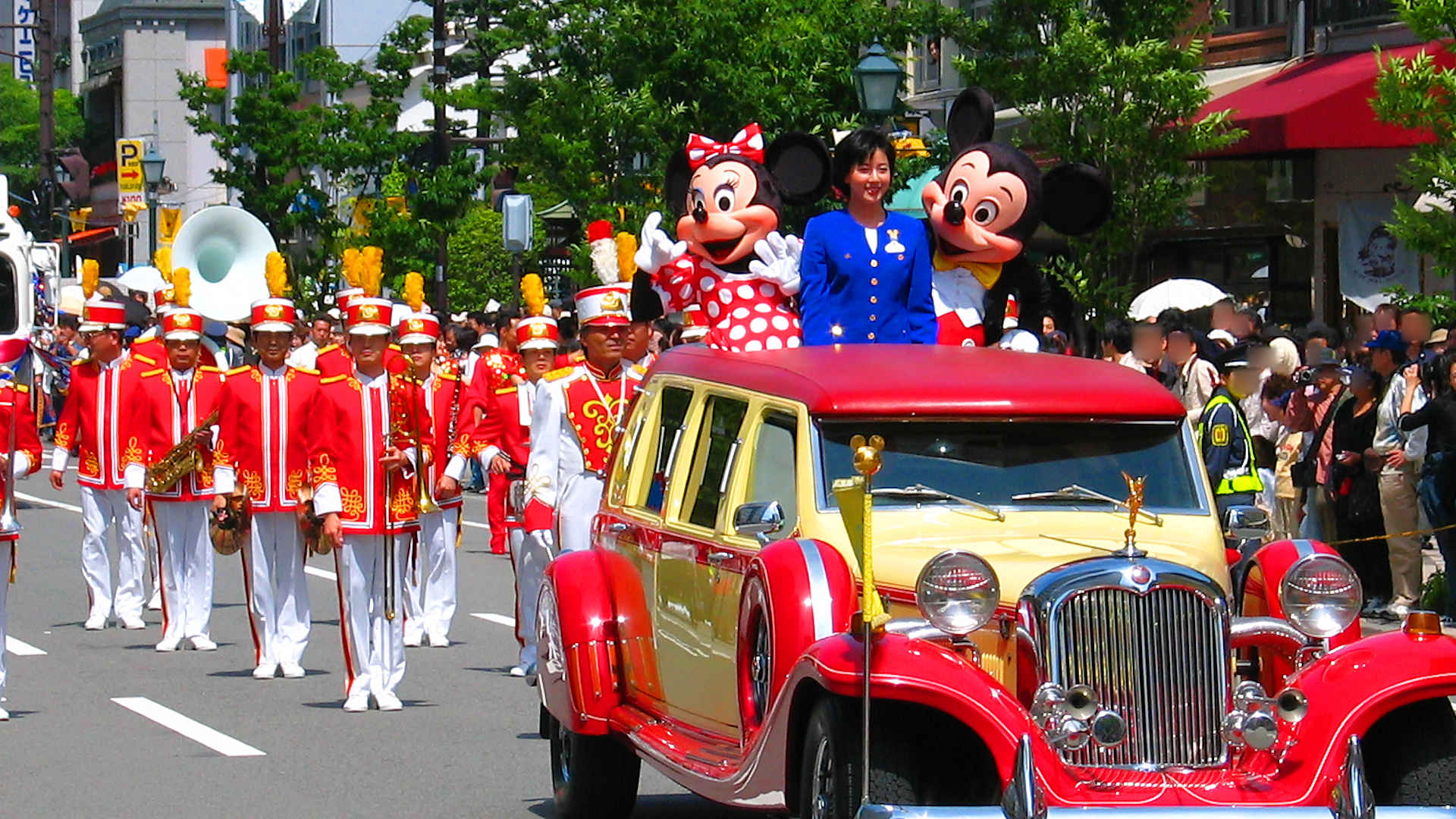 神戸まつり17 サンバ ディズニー Akb48のパレードなど見所満載
