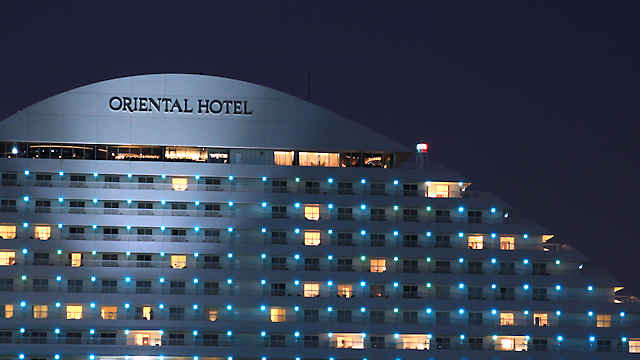 メリケンパークオリエンタルホテルの灯台の夜景