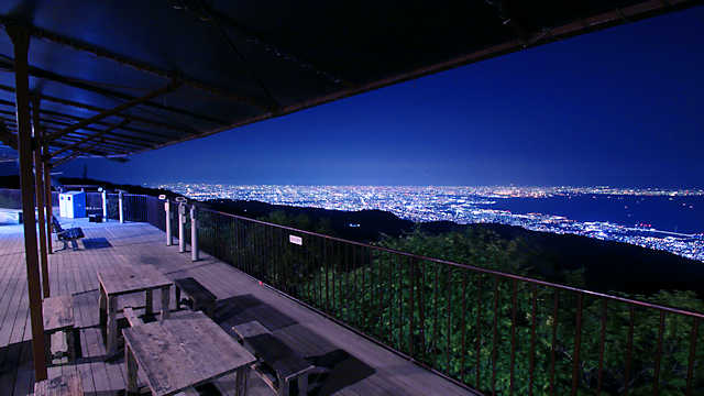 六甲ガーデンテラス「見晴らしのデッキ」と神戸1000万ドルの夜景