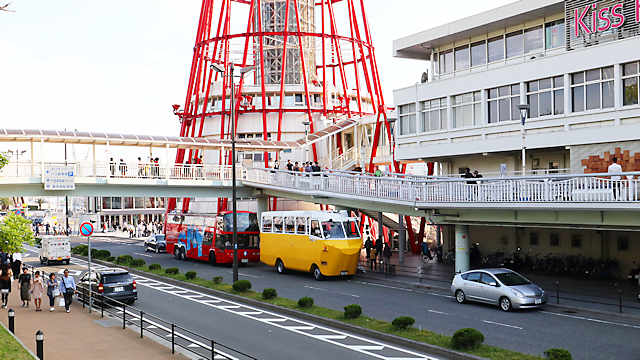 「スプラッシュ神戸」乗車場所の神戸ポートタワー前バス停