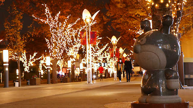 神戸ガス燈通り「バイキンマン」の石像