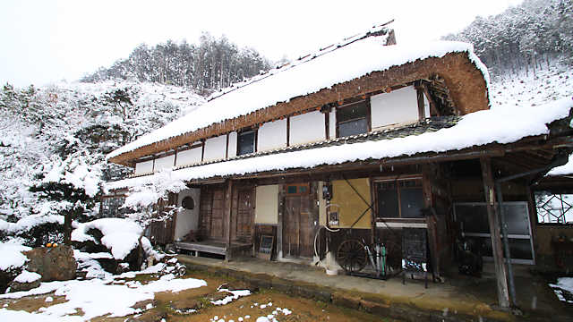 古民家「蘆田家住宅」の雪化粧