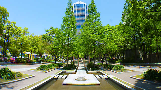 東遊園地 水路と神戸市役所
