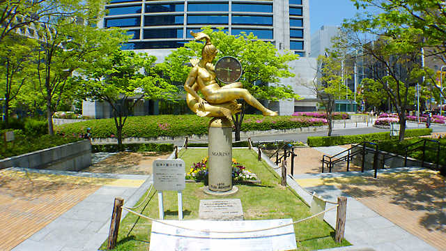 阪神淡路大震災のモニュメント「マリーナ像」