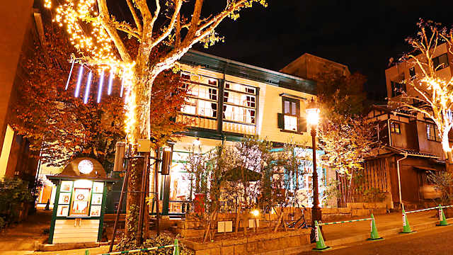 「スターバックスコーヒー神戸北野異人館店（北野物語館）」のライトアップ