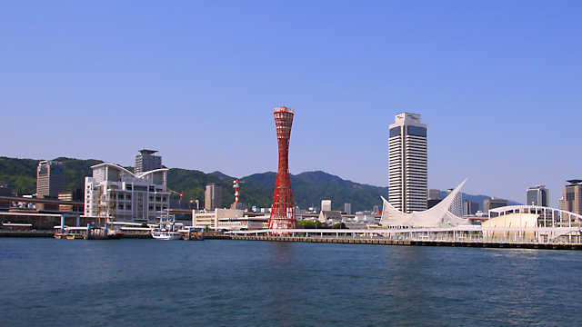 メリケンパークと神戸ポートタワー