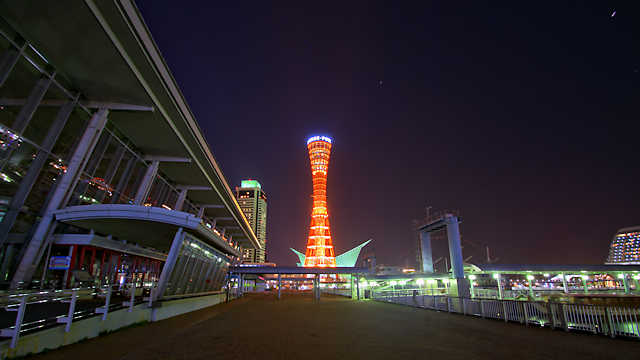 中突堤中央ターミナル かもめりあと神戸ポートタワーの夜景