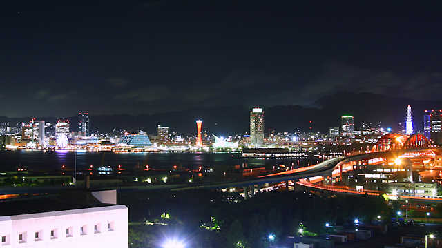 神戸港とメリケンパークの夜景
