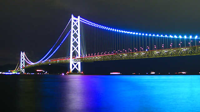 明石海峡大橋のイルミネーション夜景