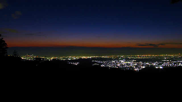 摩耶山山頂の西にある展望台からの夜景