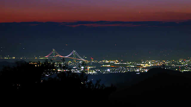 摩耶山山頂の西にある展望台からの夜景
