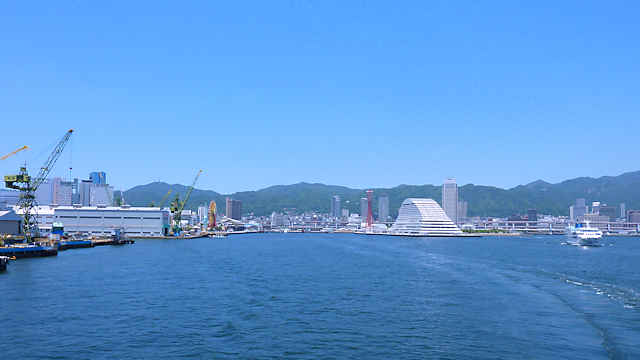 神戸港沖から見た神戸港の風景