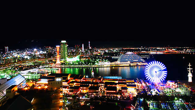 メリケンパークと神戸港の夜景