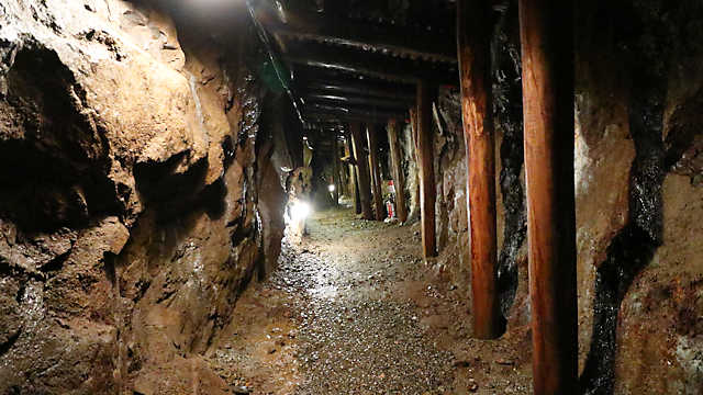 明延鉱山（旧世谷通洞坑）の坑道内部