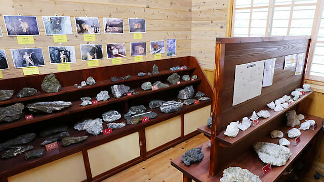 明延ミュージアムの鉱石展示室